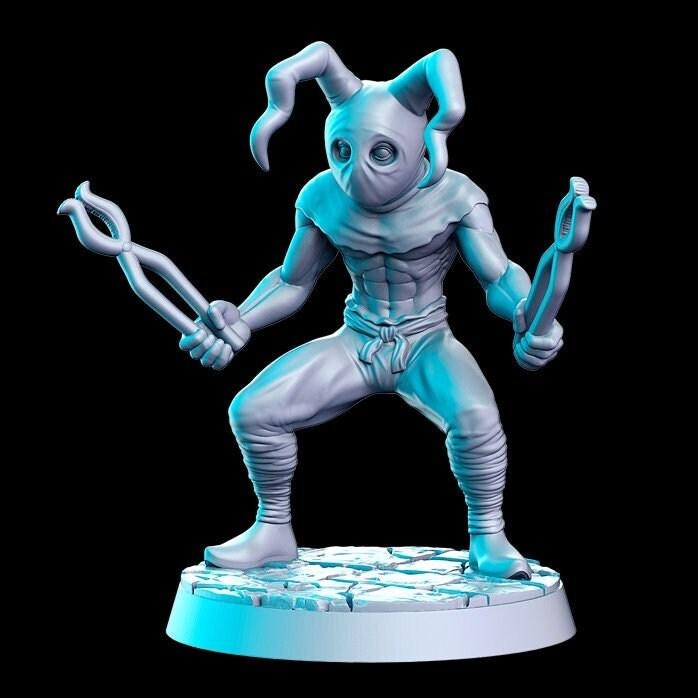 Plierfiend, Torturer | 32mm or 28mm Fantasy Miniature | Dungeons & Dragons | Pathfinder | RPG | Tabletop | RN Estudio